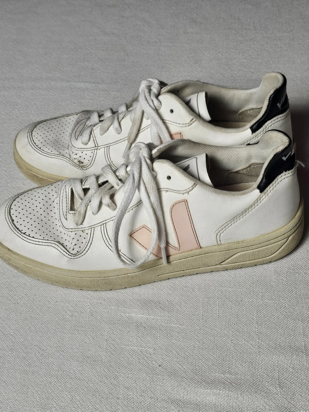 Veja‎ V-10 sneakers Womens Size 8 White